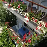 Casa de hóspedes In With Balcony, Air Conditioning, Wifi 5188-2 Sukošan