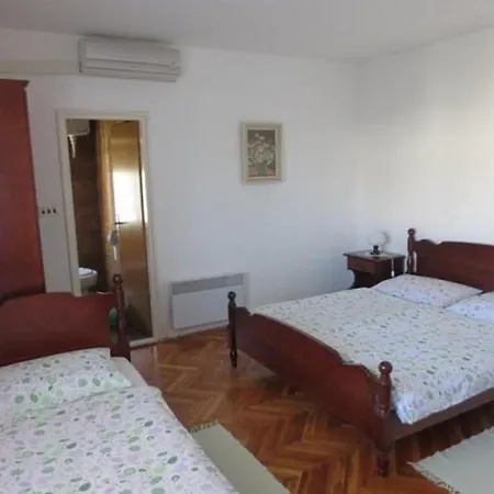 Gæstehus In With Balcony, Air Conditioning, Wifi 5188-2 *